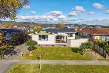 123 California Drive, Totara Park