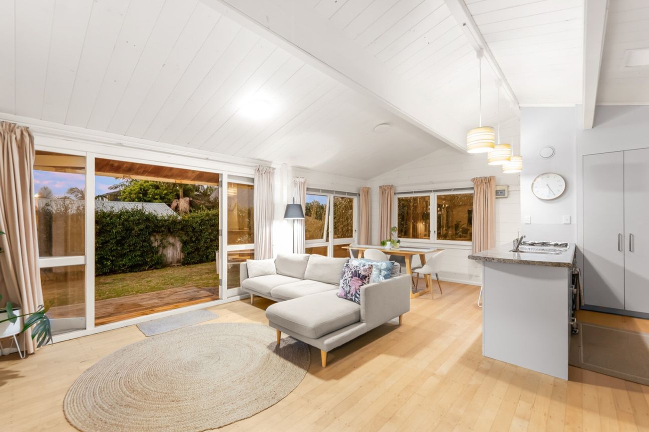 Coastal Charm Meets Classic Papamoa - Vista 5