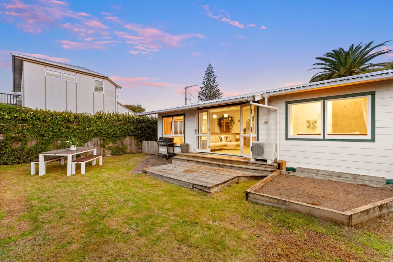 Coastal Charm Meets Classic Papamoa - Vista 3