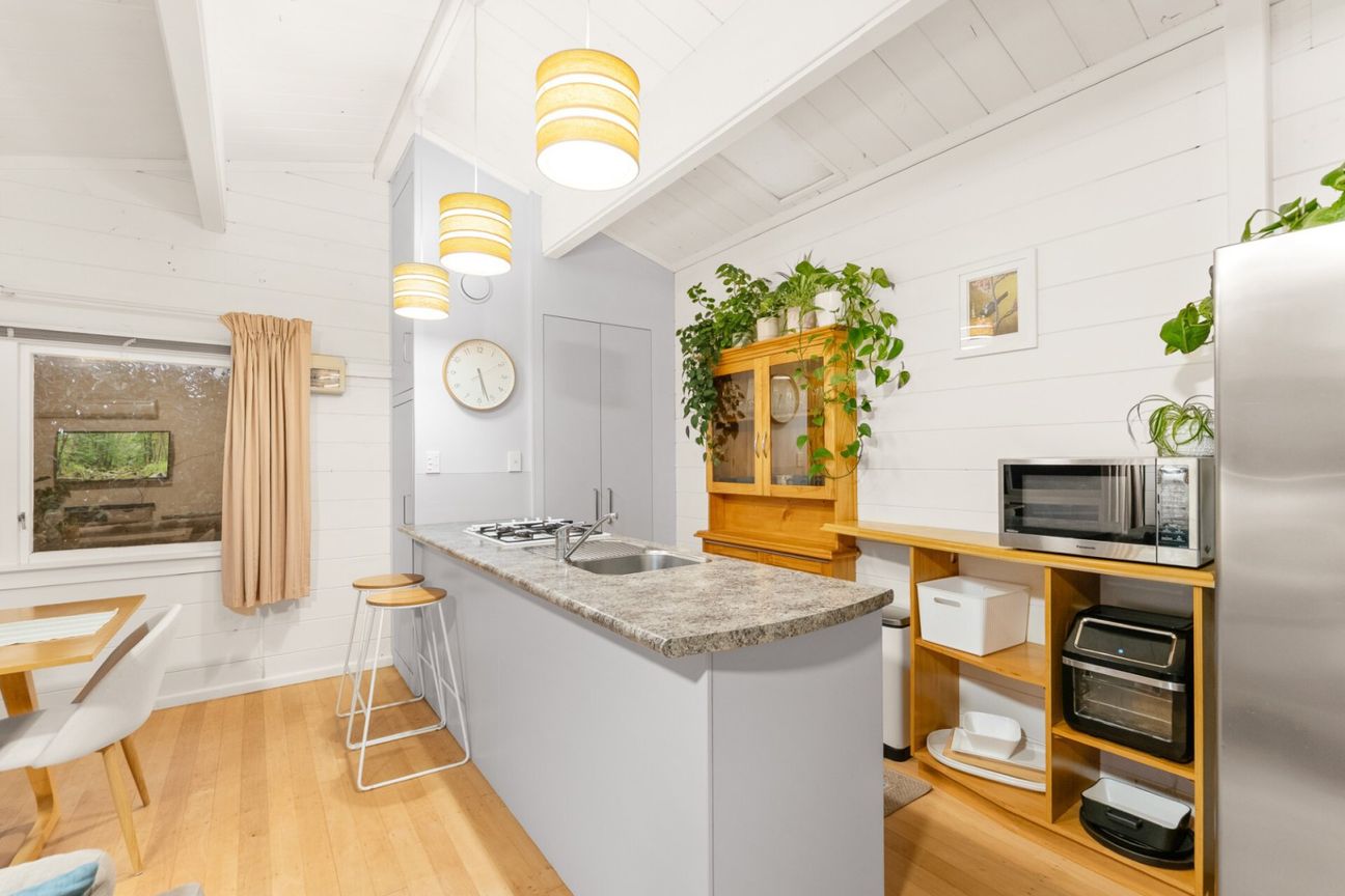 Coastal Charm Meets Classic Papamoa - Altro