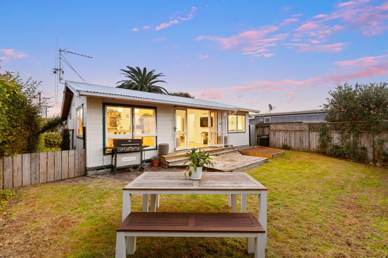 Coastal Charm Meets Classic Papamoa - Vista 4
