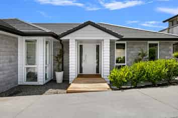 22 Ballintoy Park Drive, Welcome Bay