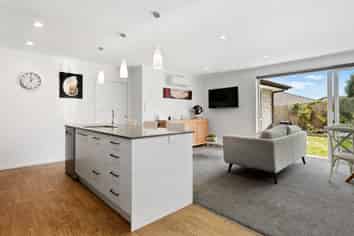 22 Ballintoy Park Drive, Welcome Bay