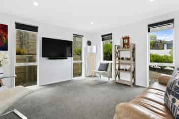 22 Ballintoy Park Drive, Welcome Bay