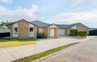 17 + 17A Barwick Place, Huntington