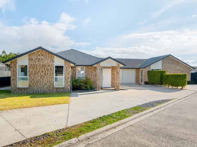 17 + 17A Barwick Place, Huntington
