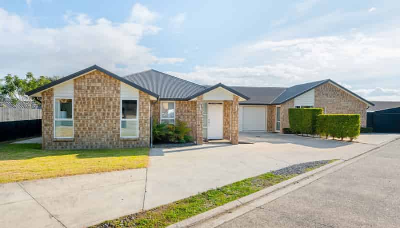17 + 17A Barwick Place, Huntington