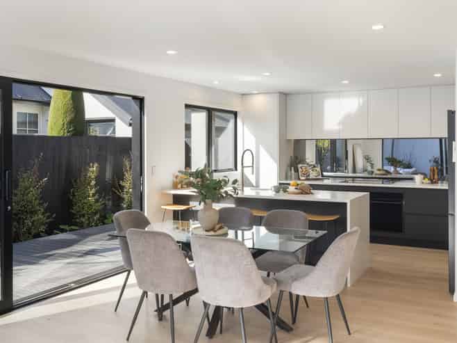 2/61 Murray Place, Saint Albans