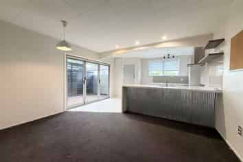 13 bradbury Road, Botany Downs