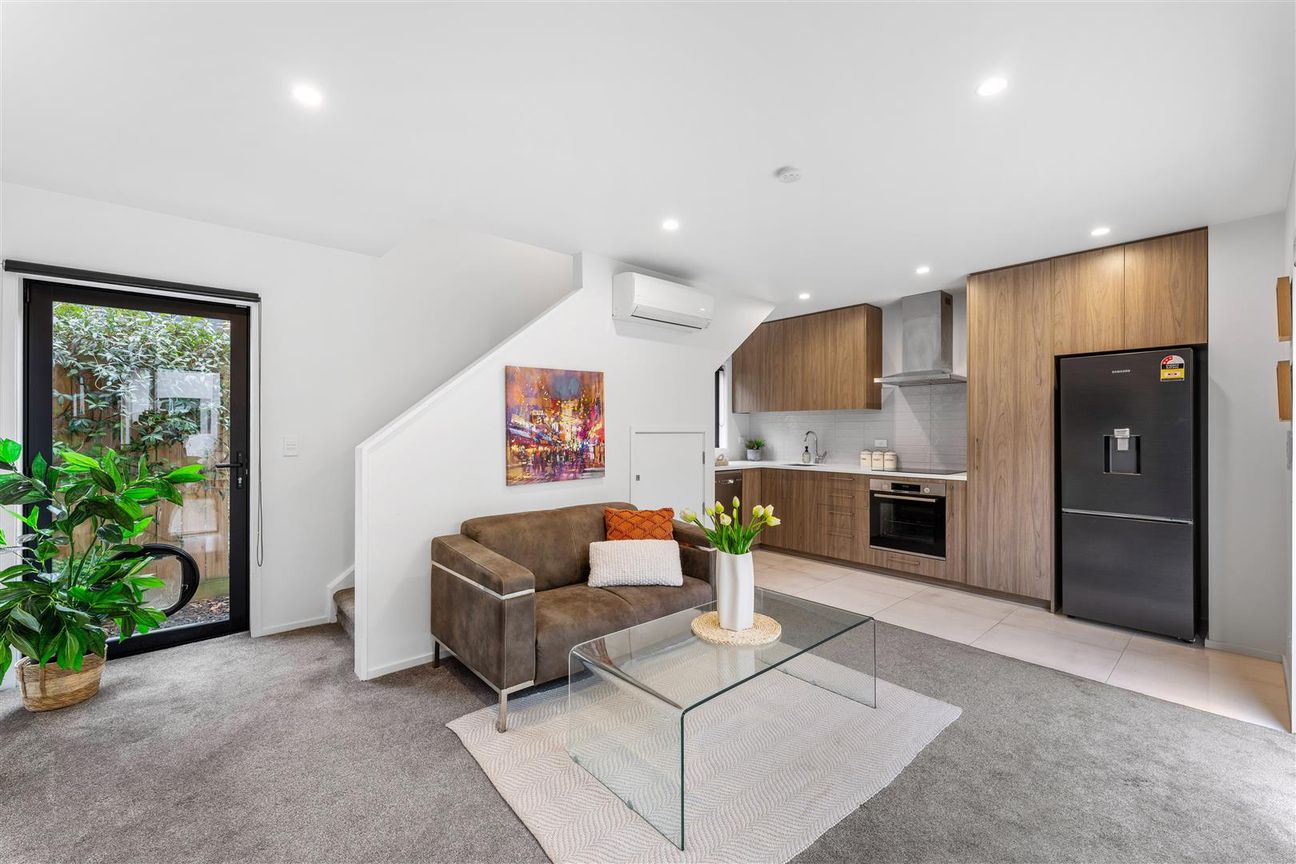 Airbnb Ready - Freehold - Central City Townhouse - Altro