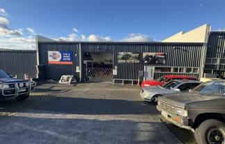 Functional road-front industrial – 228sqm