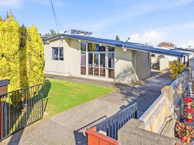 83 Devon Road, Springvale
