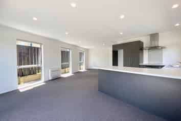 18 Warwick Place, Brookfield