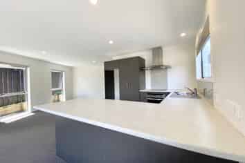 18 Warwick Place, Brookfield