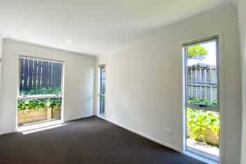 18 Warwick Place, Brookfield