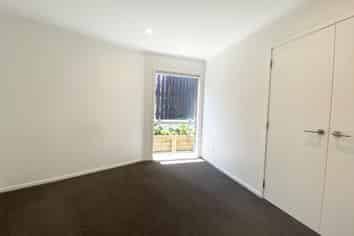 18 Warwick Place, Brookfield