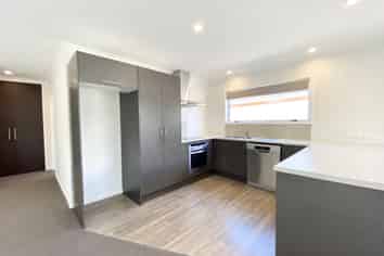 18 Warwick Place, Brookfield