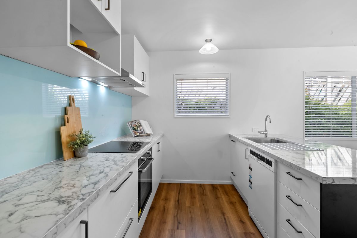 RENOVATED & READY IN STRANDON - Ansicht 5
