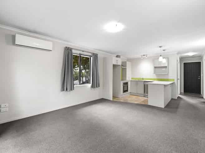1/240 Old Farm Road, Hillcrest