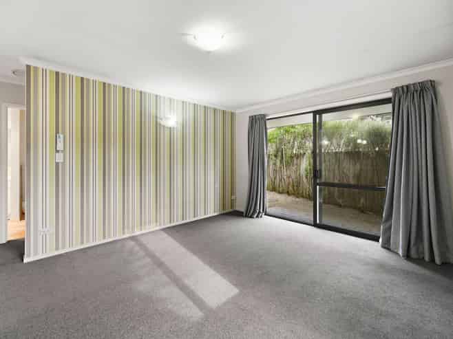 1/240 Old Farm Road, Hillcrest