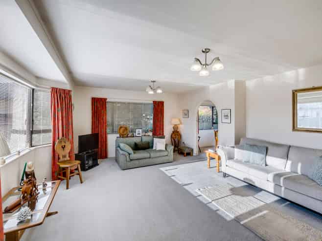 2/290 Kennedy Road, Onekawa