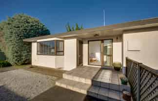 2/290 Kennedy Road, Onekawa