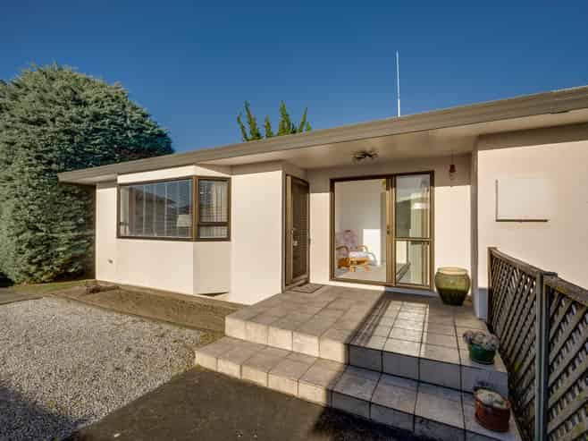 2/290 Kennedy Road, Onekawa