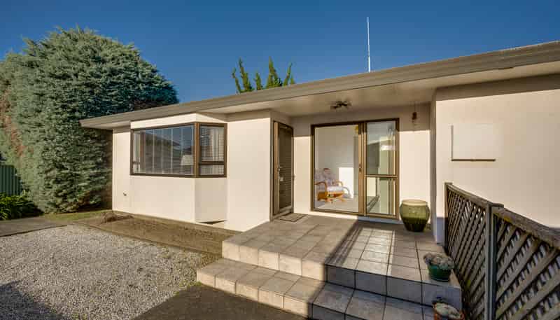 2/290 Kennedy Road, Onekawa