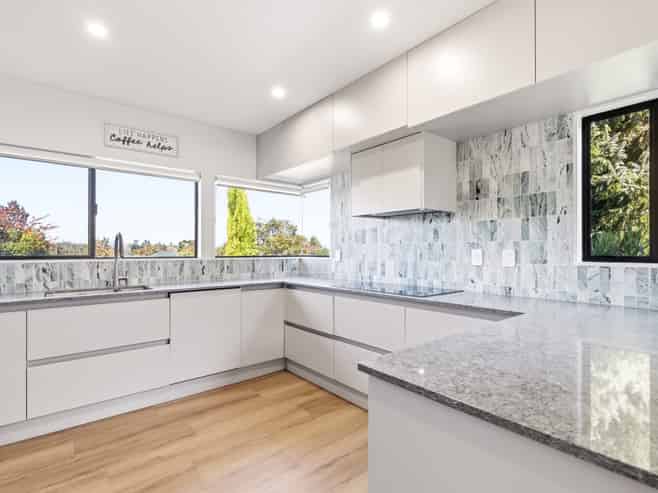 21 Kahurangi Drive, Rangatira Park