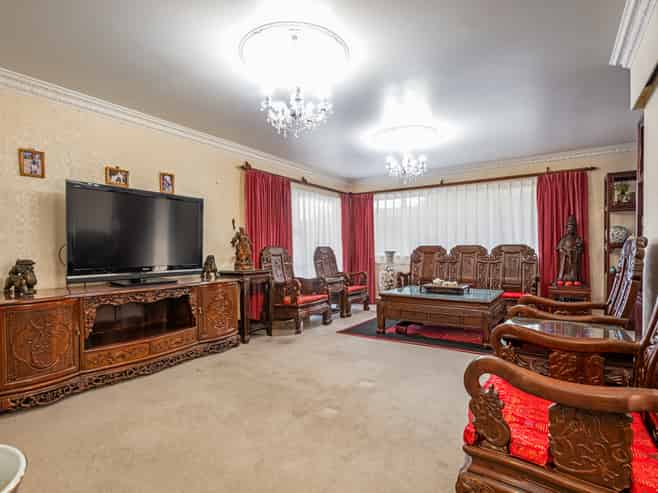184 Amberley Avenue, Highbury