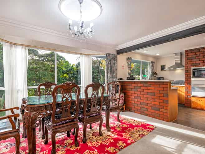 184 Amberley Avenue, Highbury