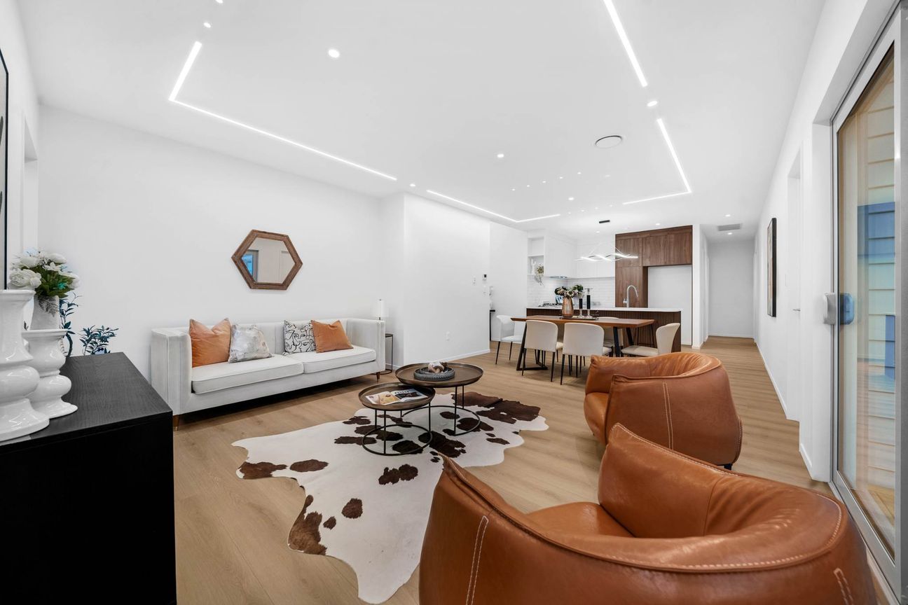 Modern Luxury Meets Multi-Generational Living - Widok 5