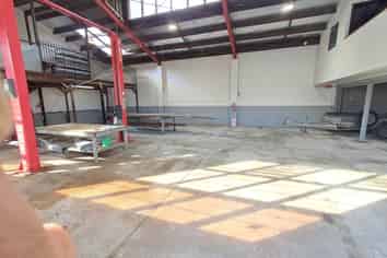 230M² INDUSTRIAL UNIT
