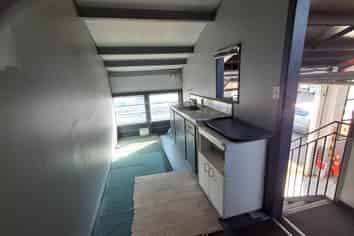 230M² INDUSTRIAL UNIT
