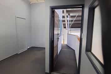 230M² INDUSTRIAL UNIT

