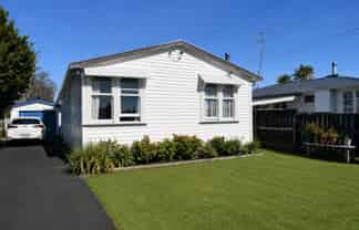97 Broadway, Carterton