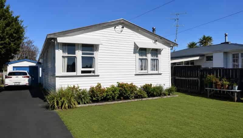 97 Broadway, Carterton