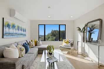 14/929-933 East Coast Road, Torbay