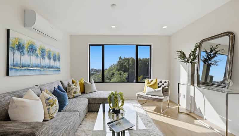 14/929-933 East Coast Road, Torbay