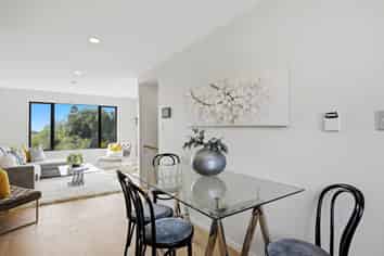 14/929-933 East Coast Road, Torbay