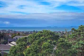 14/929-933 East Coast Road, Torbay