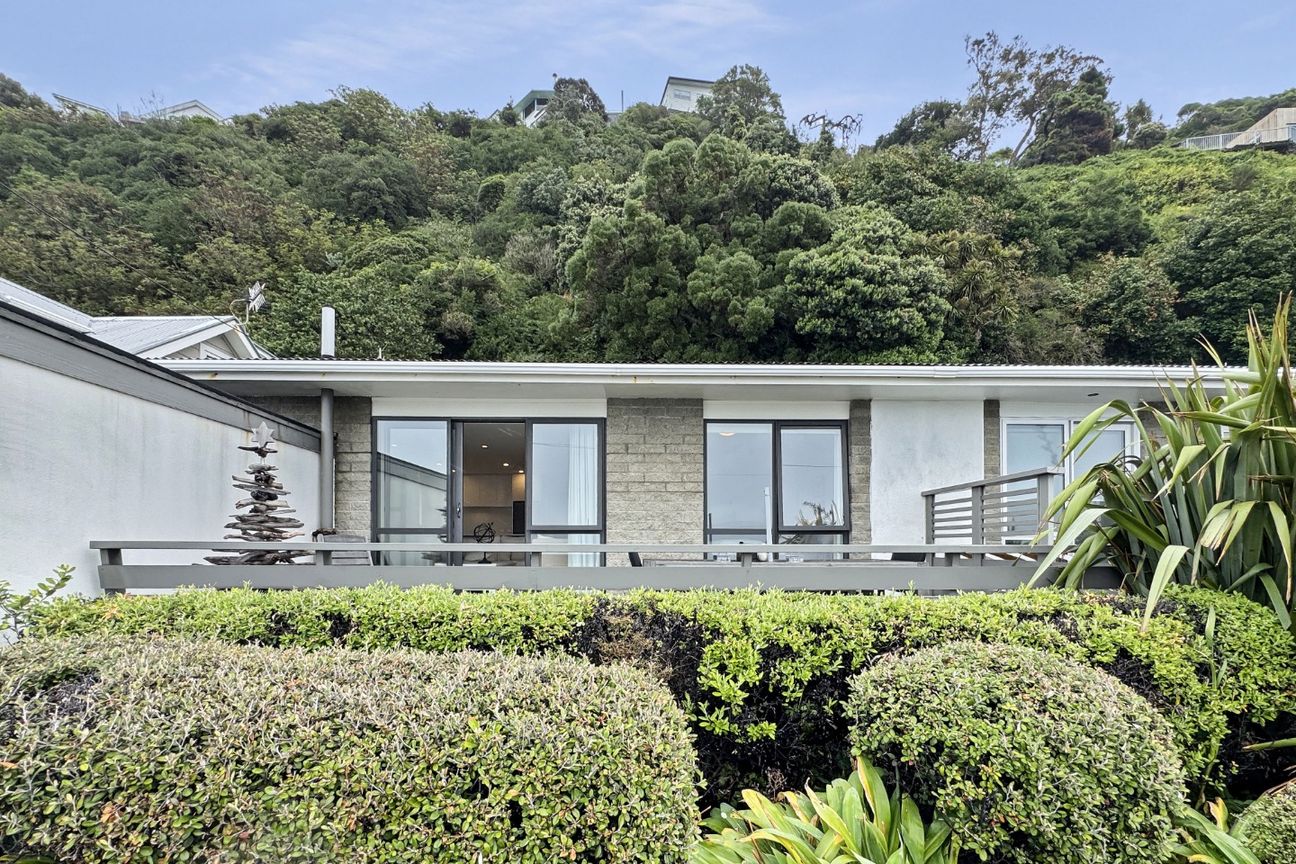 Welcome home to 123 Marine Parade - Bild 2