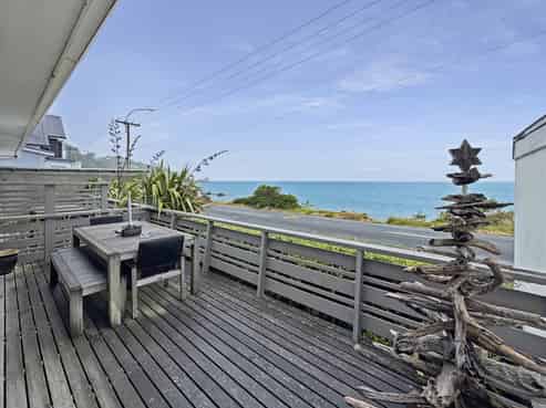 123 Marine Parade, Seatoun