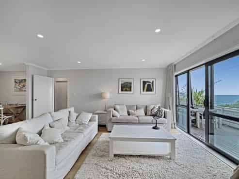 123 Marine Parade, Seatoun