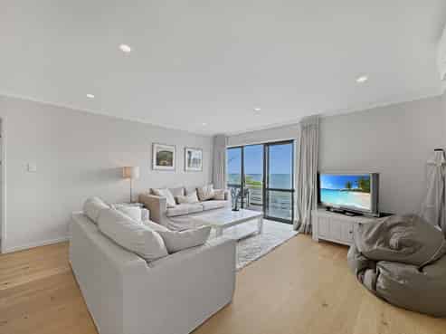 123 Marine Parade, Seatoun