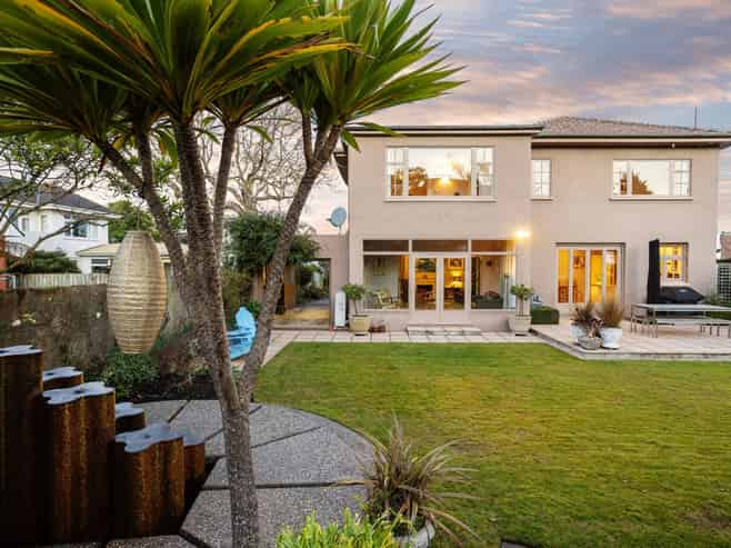 8 Neidpath Road, Mornington
