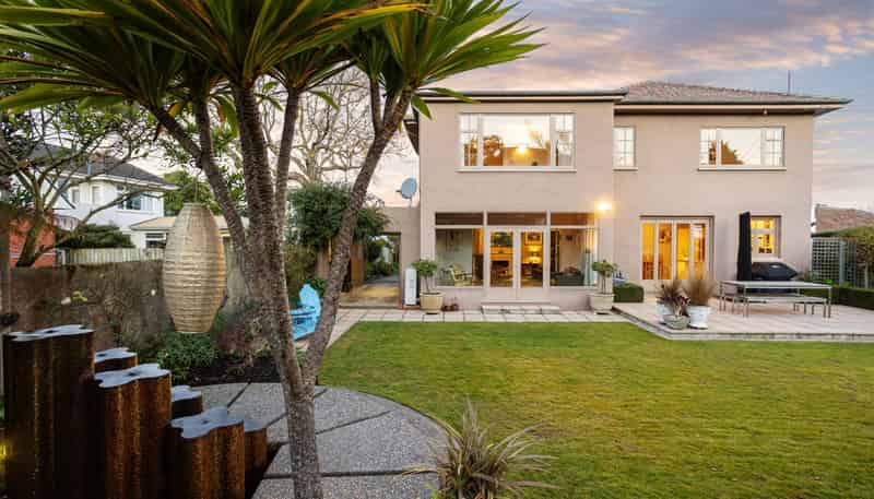 8 Neidpath Road, Mornington
