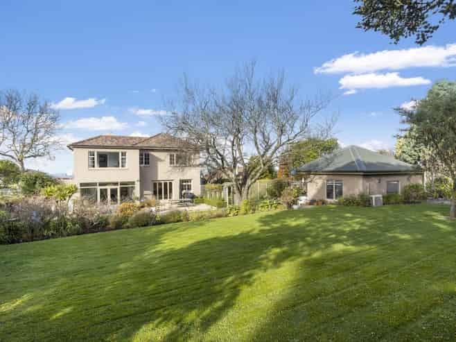 8 Neidpath Road, Mornington