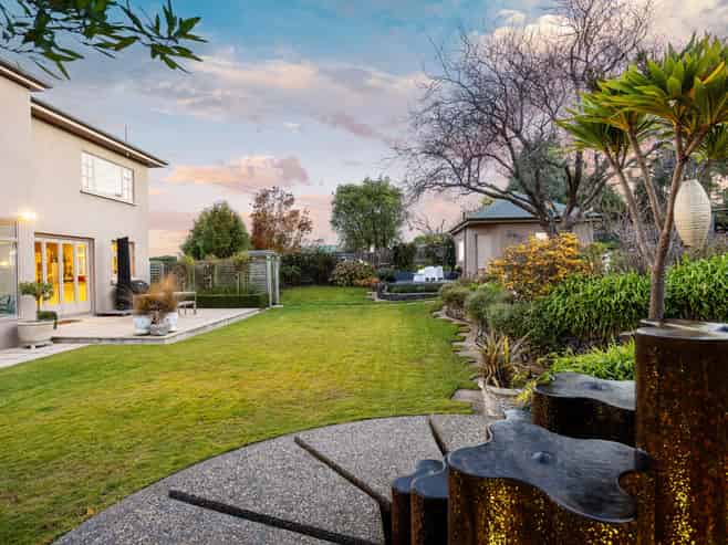 8 Neidpath Road, Mornington