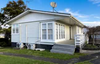 25 Hutchinsons Road, Bucklands Beach